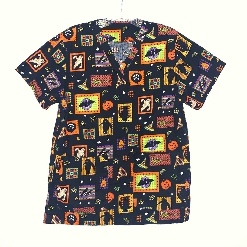 Halloween Scrub Women's Size S/M Cats Pumpkins Ghosts Bats Scrub Top